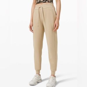 Lululemon Scuba High-Rise Jogger, size 6